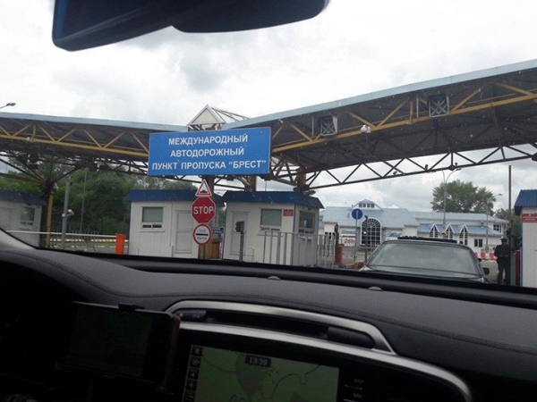 Очереди на границе: около 400 фур ожидают выезда из Беларуси в ЕС. Что с очередями легковых машин?