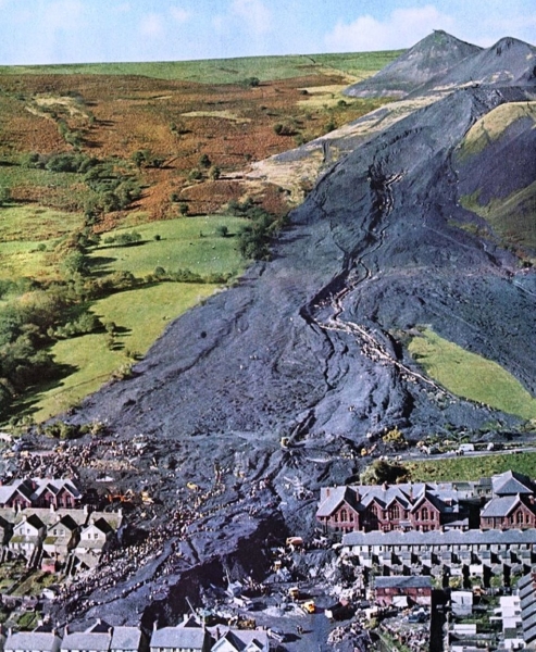 Эта трагедия унесла жизни 116 школьников. Никто так и не был наказан