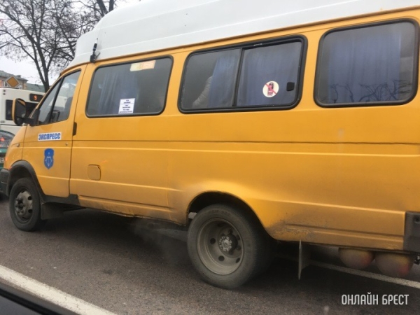 Маршрутчик «подрезал» водителя и показал оскорбительный жест. Тот решил свести счеты, но налоговая не оценила его метод