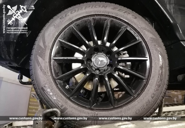 Сколько стоит свежий «Гелик»? Перевозчик указал одну сумму, брестская таможня — в два раза больше