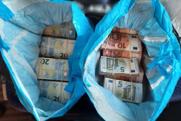 На границе Германии и Нидерландов задержали белоруса с 300 тысячами евро