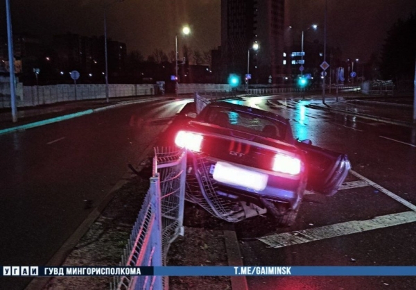 В Беларуси «бесправник» разбил Ford Mustang