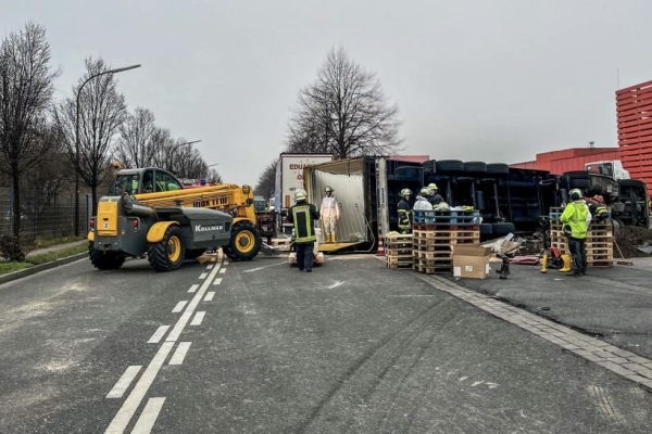 В Германии в ДТП опрокинулась фура с белоруской за рулем