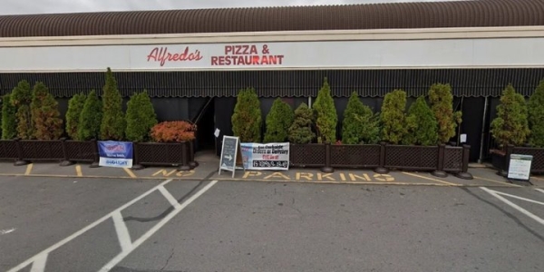 Мужчина оставил $3000 чаевых за обед стоимостью $13. На этом история не закончилась