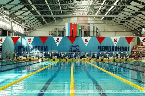 В Бресте стартовал открытый чемпионат Беларуси по плаванию