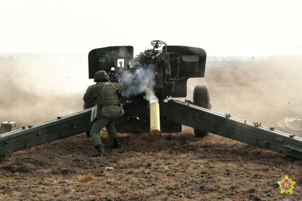 На полигоне под Брестом стреляли из гаубиц «Мста-Б» и установок «Гиацинт»