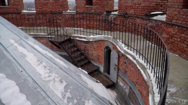 Каменецкая башня вынесла напады крестоносцев, татар и не одну войну. Сколько там было реконструкций?