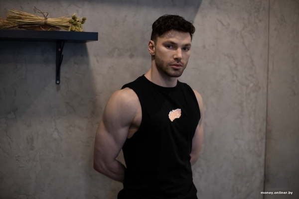 «Не выходил на улицу: казалось, я урод». Угадаете, сколько парень тратит на внешность?