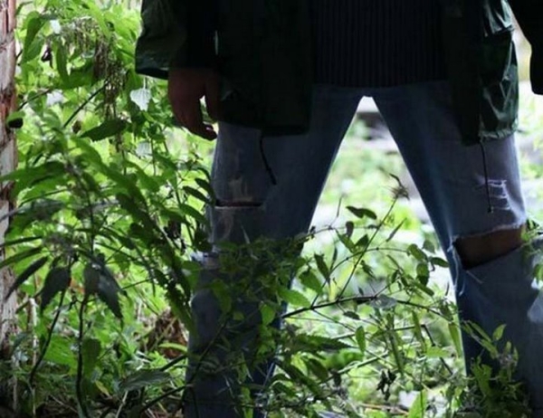 В Беларуси мужчину вывезли в лес и избили. Что произошло