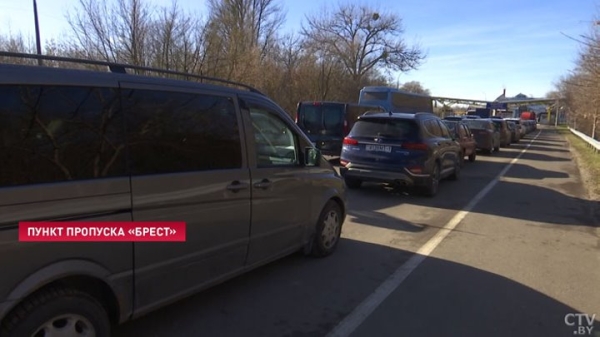«Мы простые люди. Стоим и стоим» В Бресте возросла очередь на выезд в Польшу