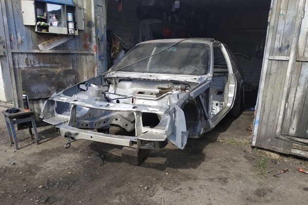 Белорус собрал реплику Ford Cosworth RS500 на собственный лад