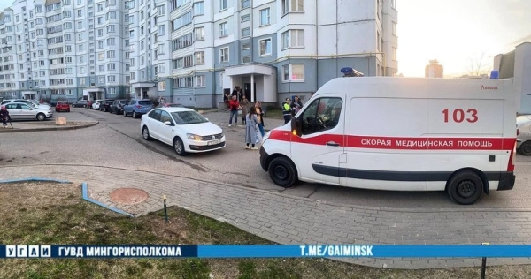 Во дворе сбили 7-летнюю девочку. Видео не для впечатлительных