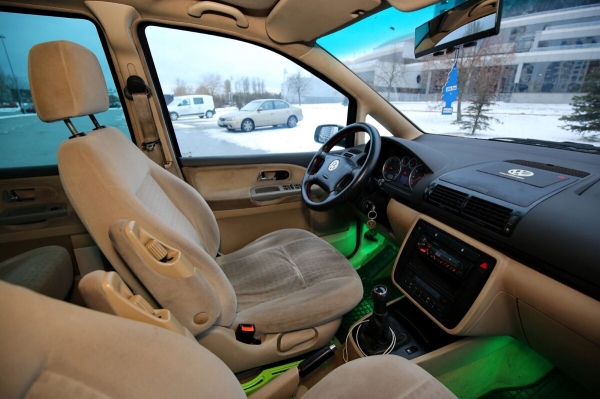 «Если отвезти машину на детейлинг, будет совсем лялечка!» Белорус о VW Sharan, который 13 лет находится в одних руках