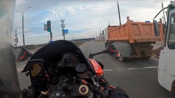 Парень разогнался 179 км/ч на мотоцикле в Гродно и пожаловался, что его не видят автомобилисты