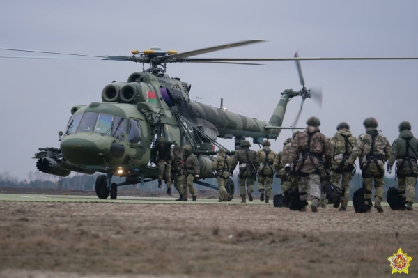 Элементы беспарашютного десантирования отработали на полигоне под Брестом