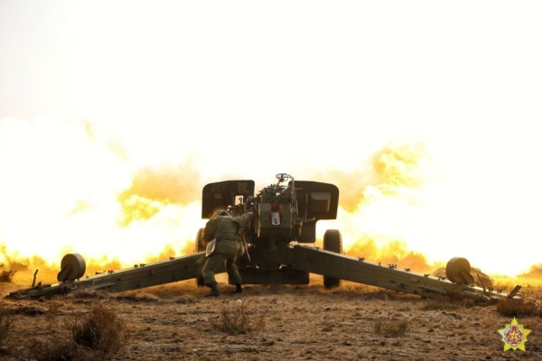 На полигоне под Брестом стреляли из гаубиц «Мста-Б» и установок «Гиацинт»