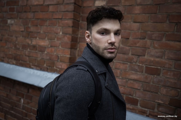 «Не выходил на улицу: казалось, я урод». Угадаете, сколько парень тратит на внешность?