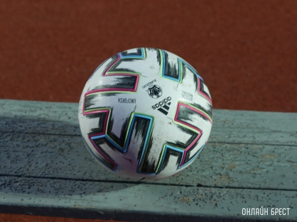 Не пришел на тренировку – лишился зарплаты: за что еще штрафуют футболистов и на какие суммы