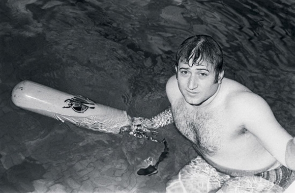 Спас людей из тонущего троллейбуса ценой карьеры. История советского пловца-супергероя