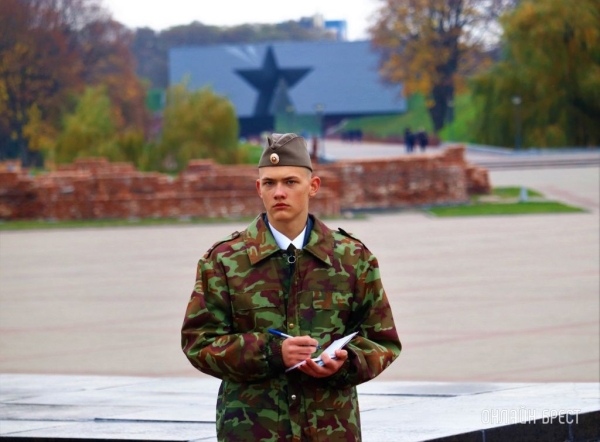 Сколько тысяч человек несли Вахту Памяти у Вечного огня в Брестской крепости. Цифра большая