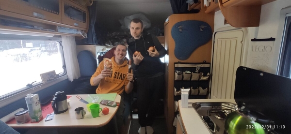 «На всю дорогу — 400 литров топлива». Белорус проехал на кемпере по России и рассказал о впечатлениях